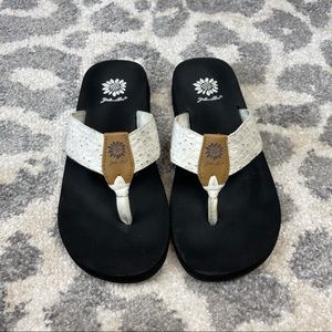 Yellow Box off white eyelet lace flip flops size 9